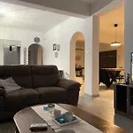 Villa Phos *