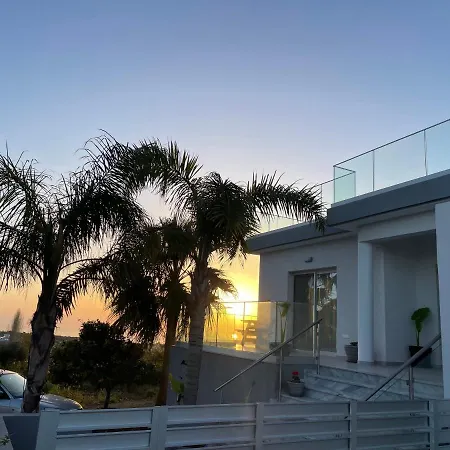 Phos Villa *