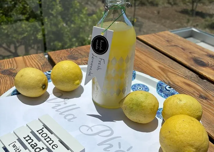 Phos קאטהיקאס